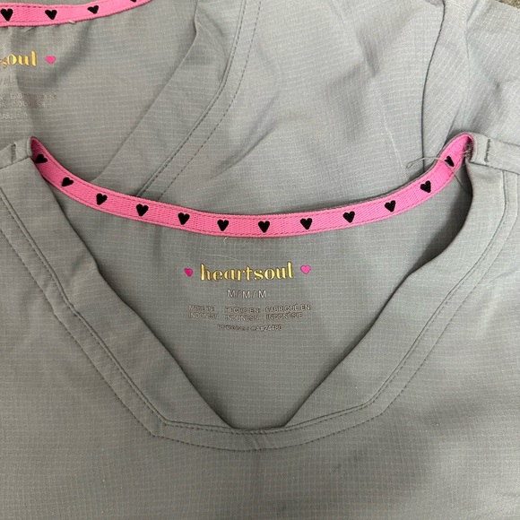 Heartsoul Scrubs 2 Tops Medium, 2 Bottoms (1 Large/1 Medium) $10 Each Piece! - Picture 2 of 7